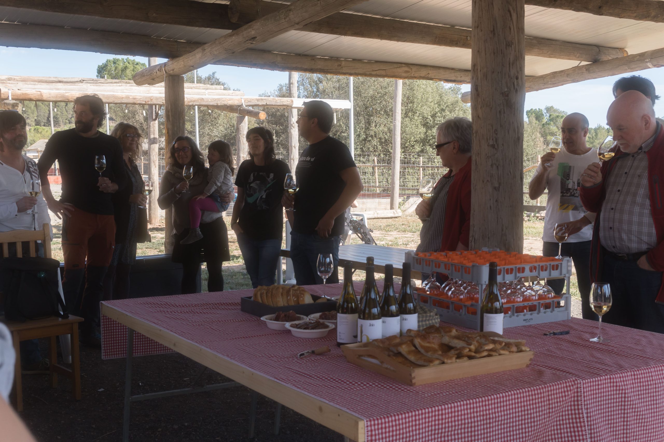 grup de persones reunides a la cometa